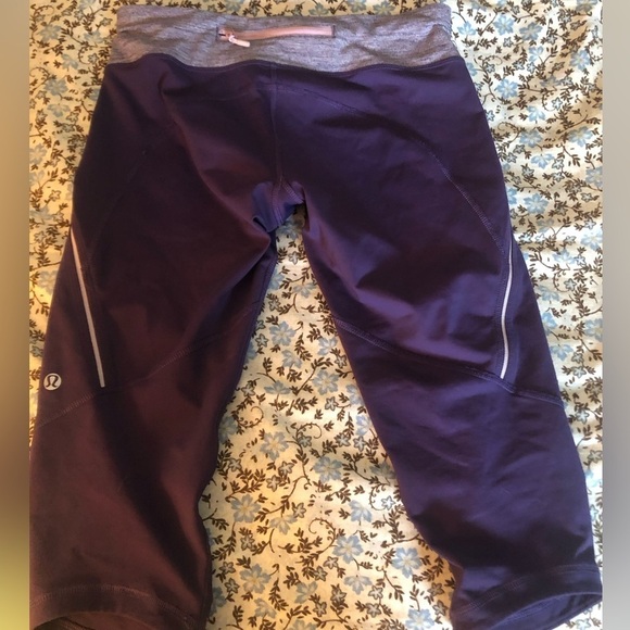 Lululemon Athletics Size 6 Running Crops purple with reflective strips - Picture 5 of 16